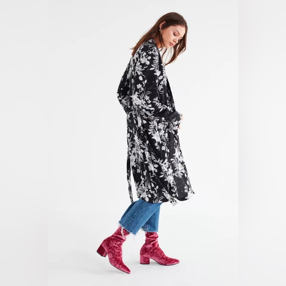 Urban Outfitters Black and White Floral Kimono